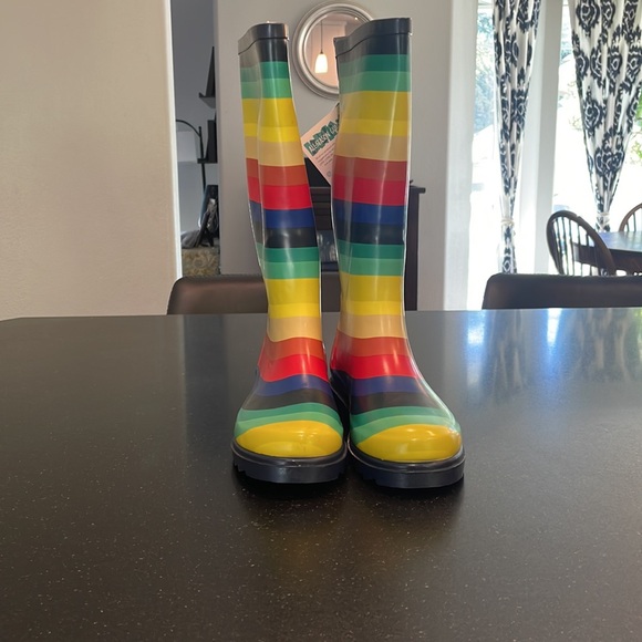 Brand new rain boots with tag. - Picture 3 of 7